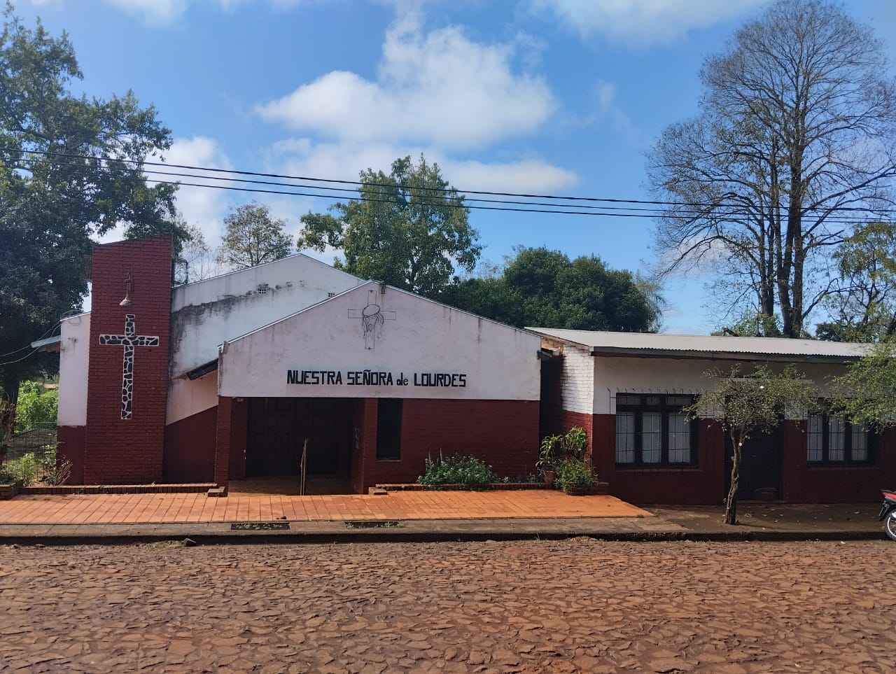 Organizan un Té bingo solidario para terminar los baños de la capilla "Nuestra Señora de Lourdes" del barrio Sarmiento - Imagen principal