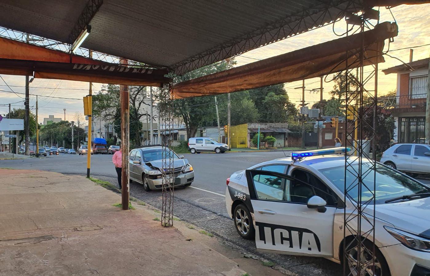 Una mujer resultó herida tras un choque entre dos autos en Posadas