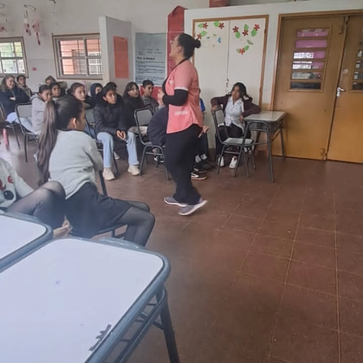 Realizaron una charla-taller sobre manejo de emociones y consumo problemático en la Escuela N.º 735 - Imagen 2