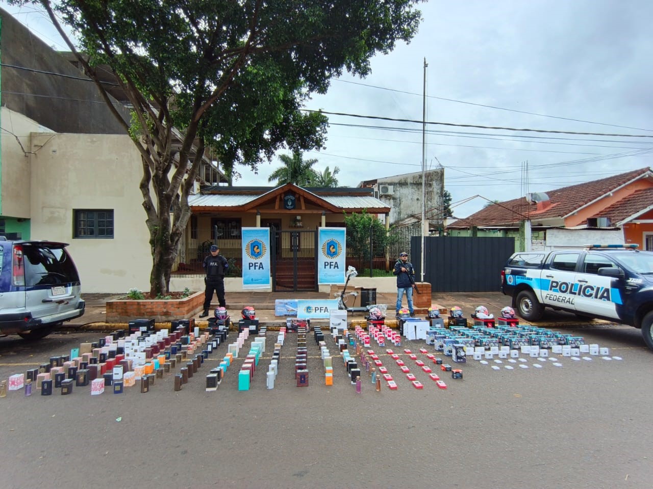 La Policía Federal secuestró mercadería ilegal valuada en $36 millones en Puerto Iguazú - Imagen 2
