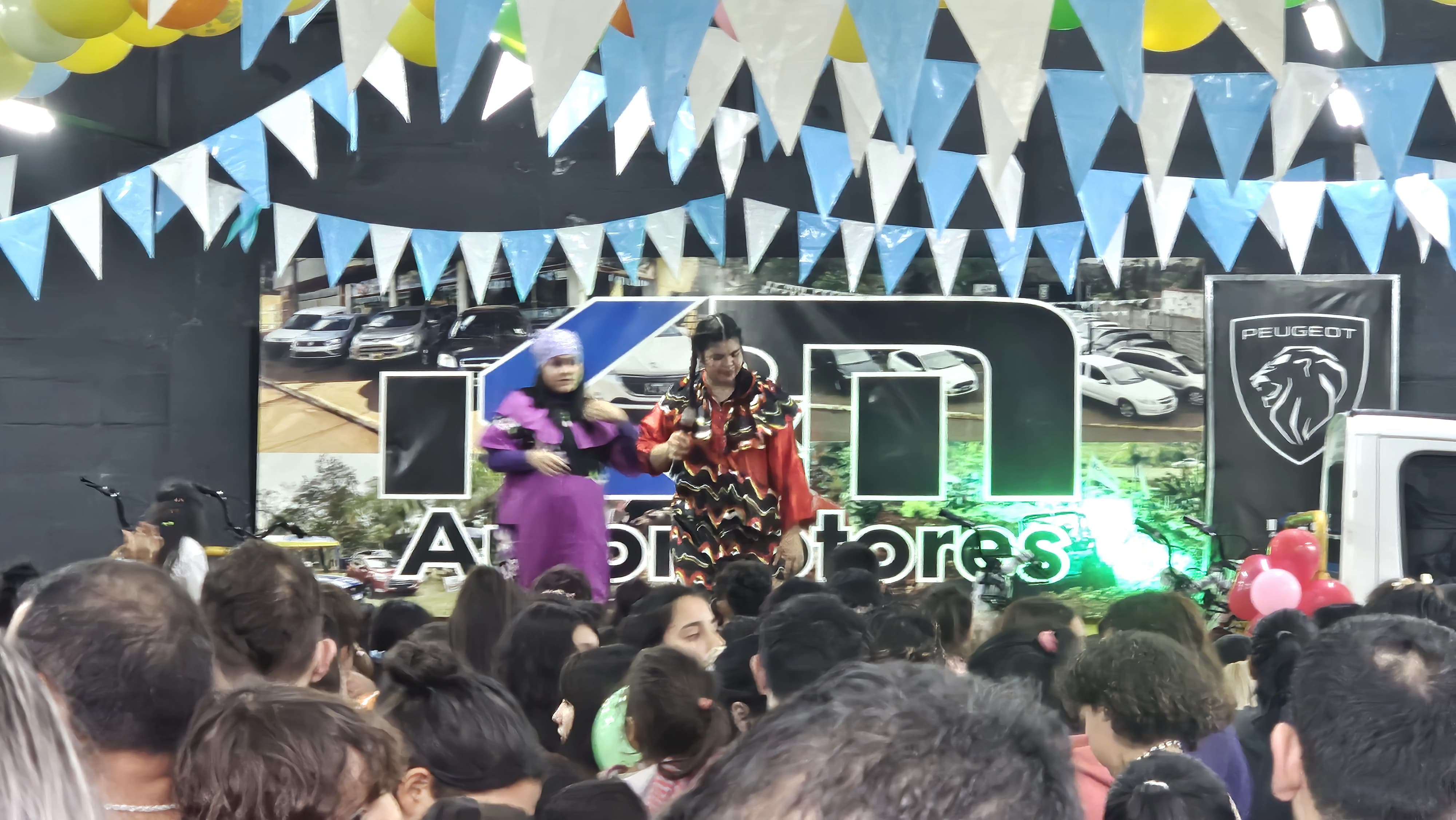 Tradición familiar: los niños disfrutaron del festejo por su día en KyM Automotores - Imagen 2