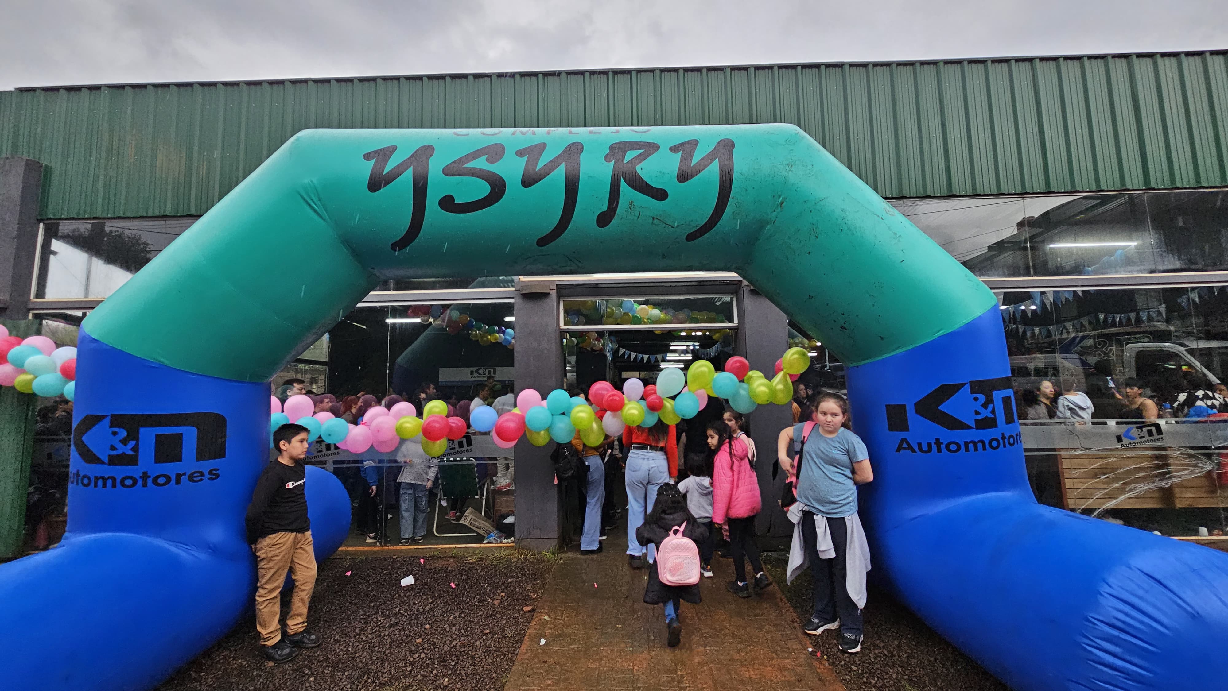 Tradición familiar: los niños disfrutaron del festejo por su día en KyM Automotores - Imagen 3