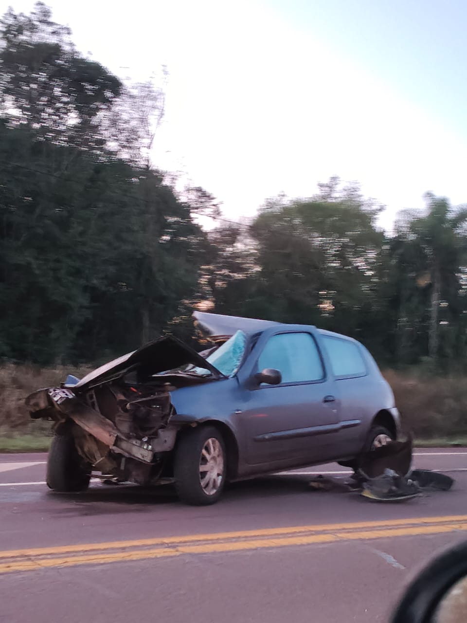 Un hombre resultó lesionado en un choque entre un auto y un camión en Eldorado - Imagen 3