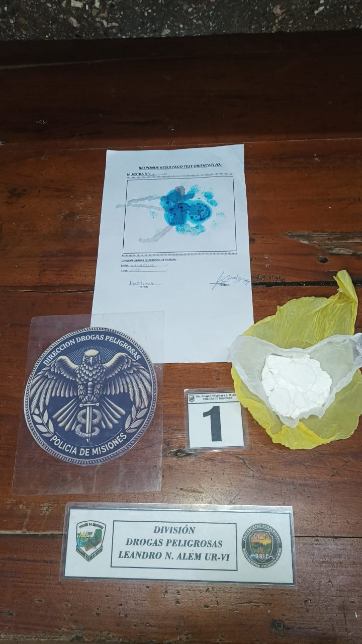 Detuvieron a un hombre con pedido de captura por hurto y cocaína en un boliche de Leandro N. Alem - Imagen 2