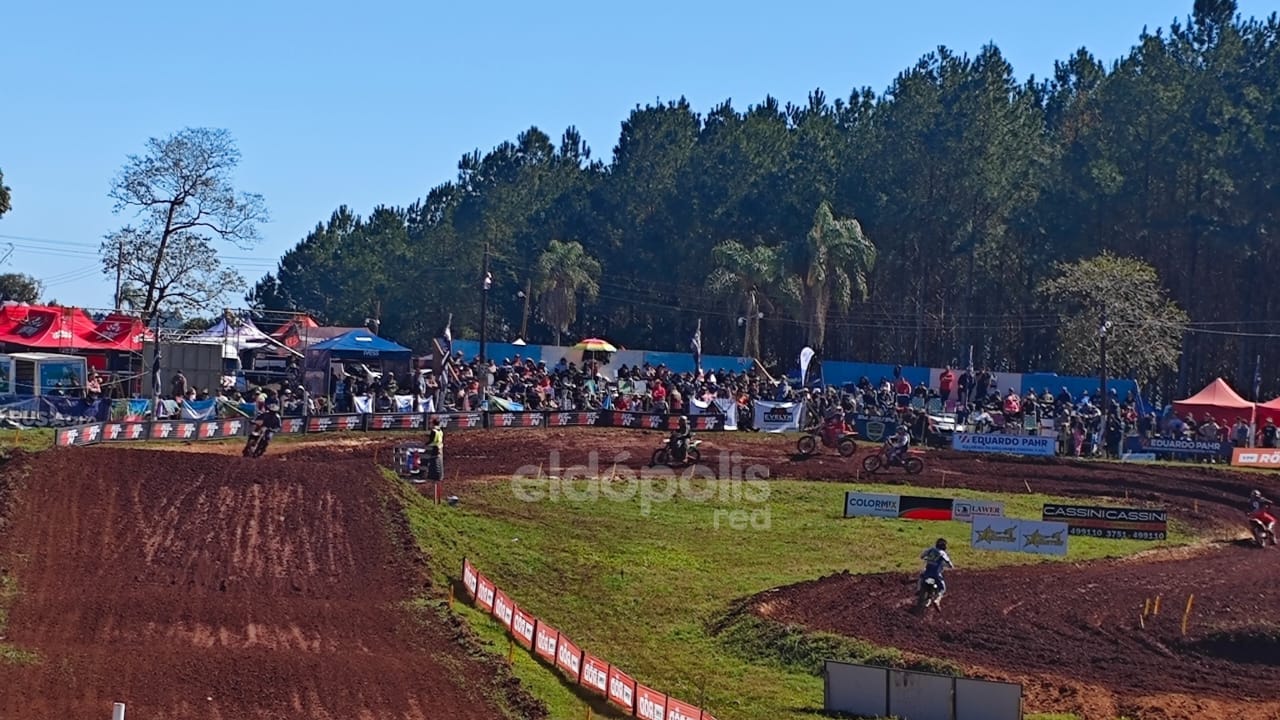 Una multitud copó el circuito Gonseski en la 5ª fecha del Argentino de Motocross - Imagen principal