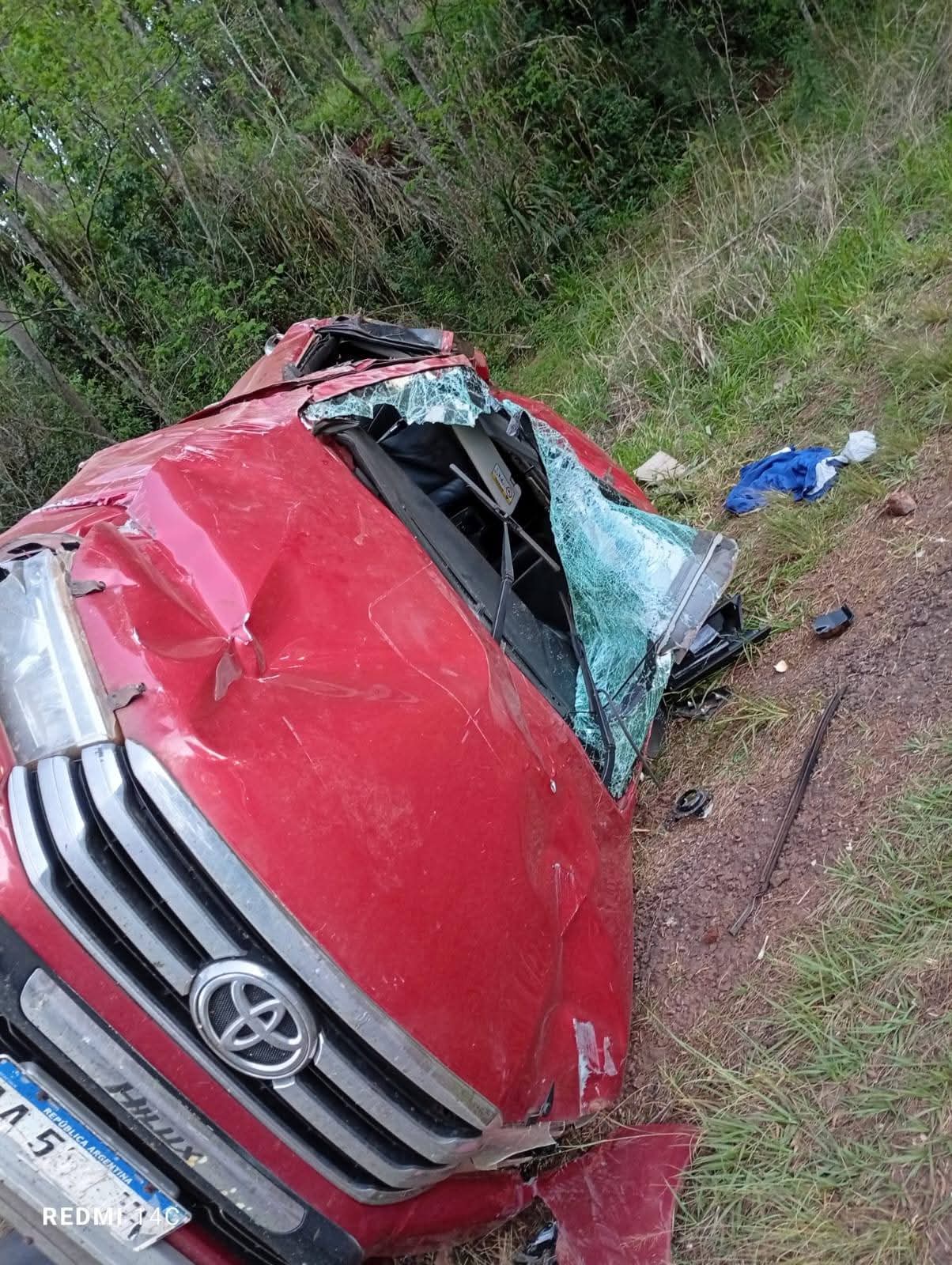 Dos personas resultaron heridas en un vuelco sobre la Ruta Provincial 17 - Imagen 1