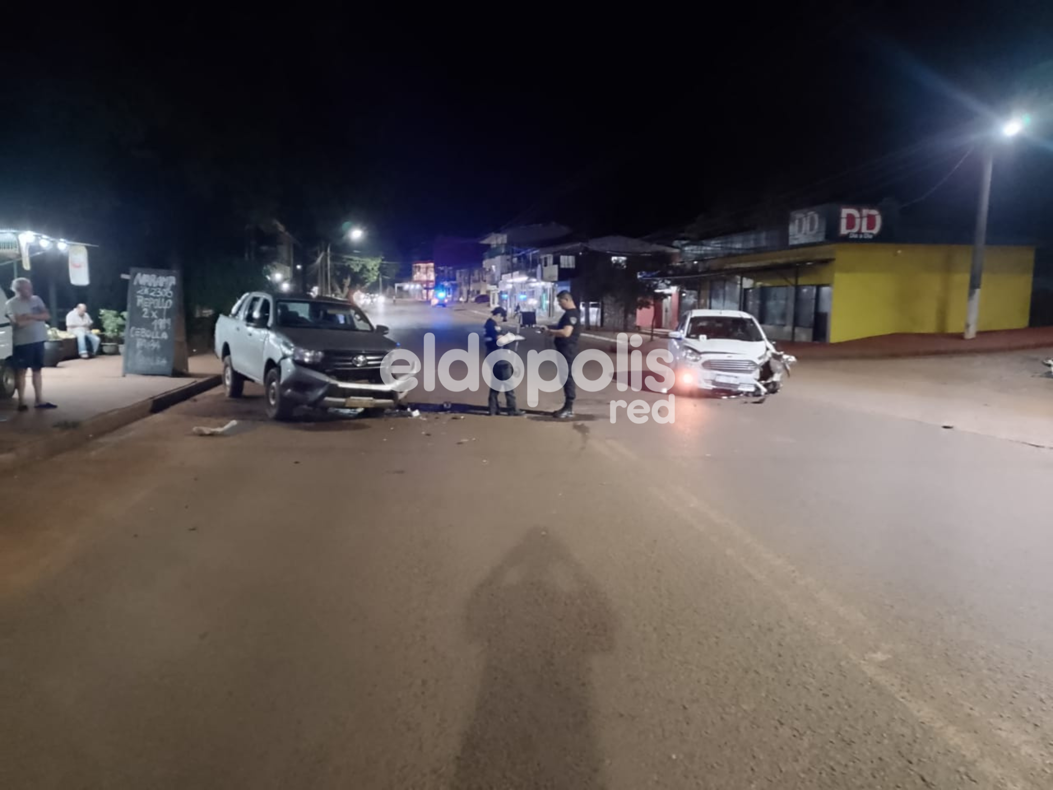 Una camioneta y un auto chocaron sobre la avenida San Martín en el kilómetro 4 2