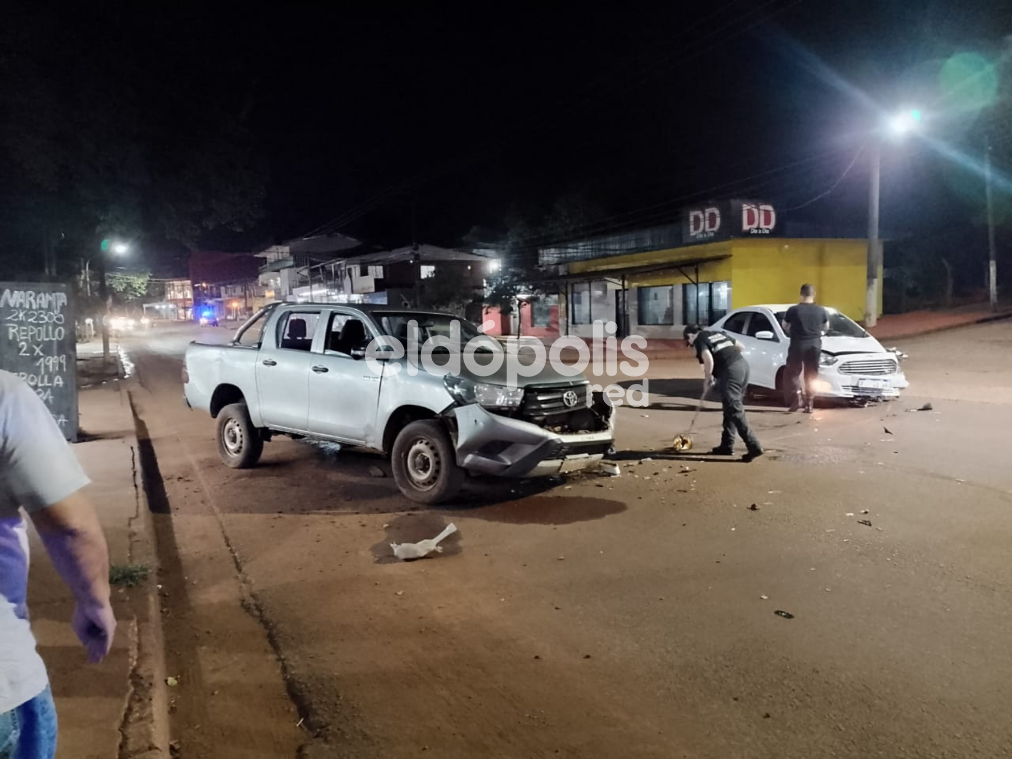 Una camioneta y un auto chocaron sobre la avenida San Martín en el kilómetro 4 3