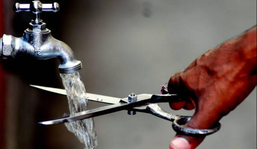 Rotura de un caño de distribución provoca corte de agua en cinco barrios de Eldorado