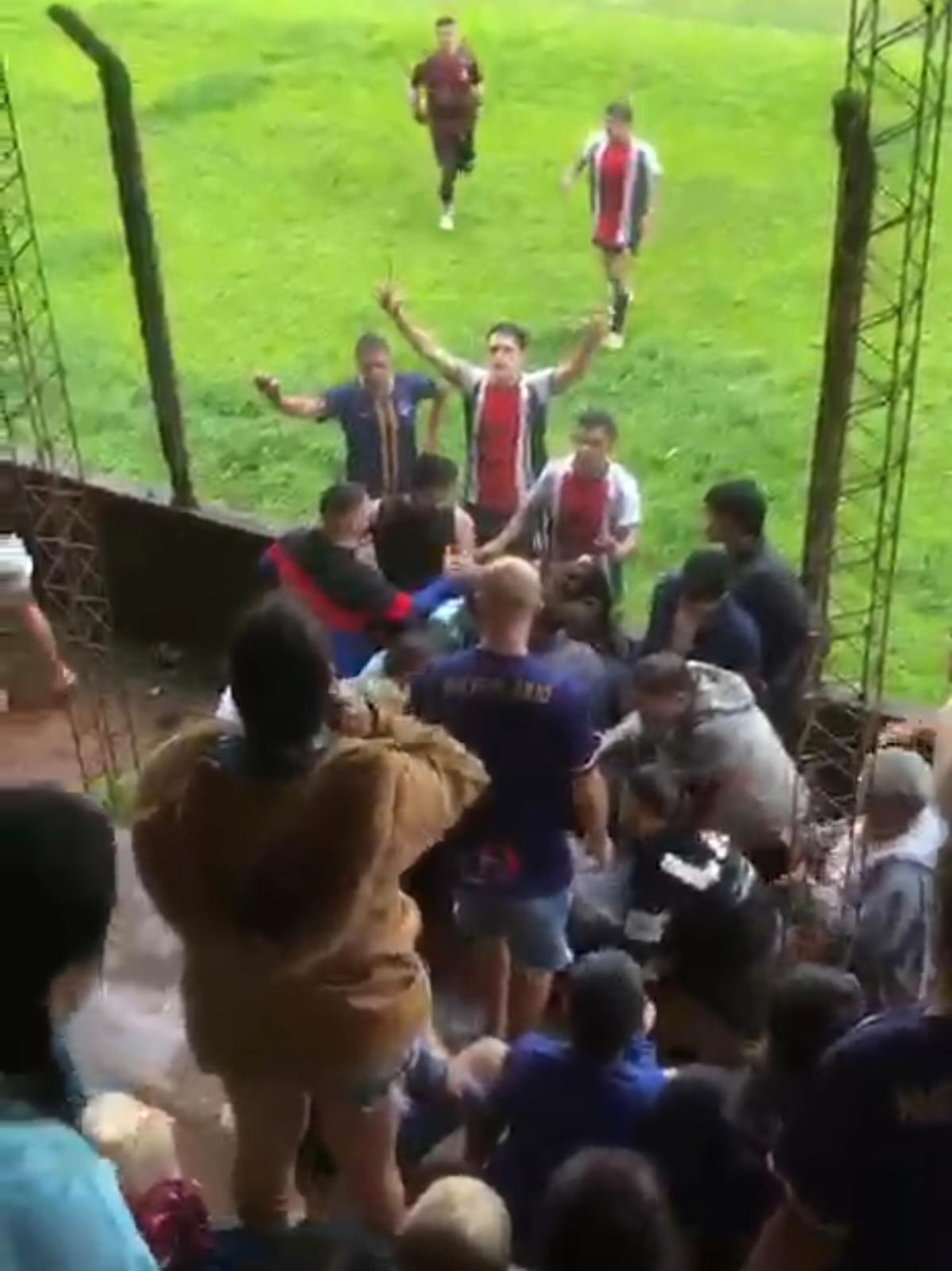 Una pelea entre mujeres desató una batalla campal en el partido entre UCDE y 9 de Julio 2