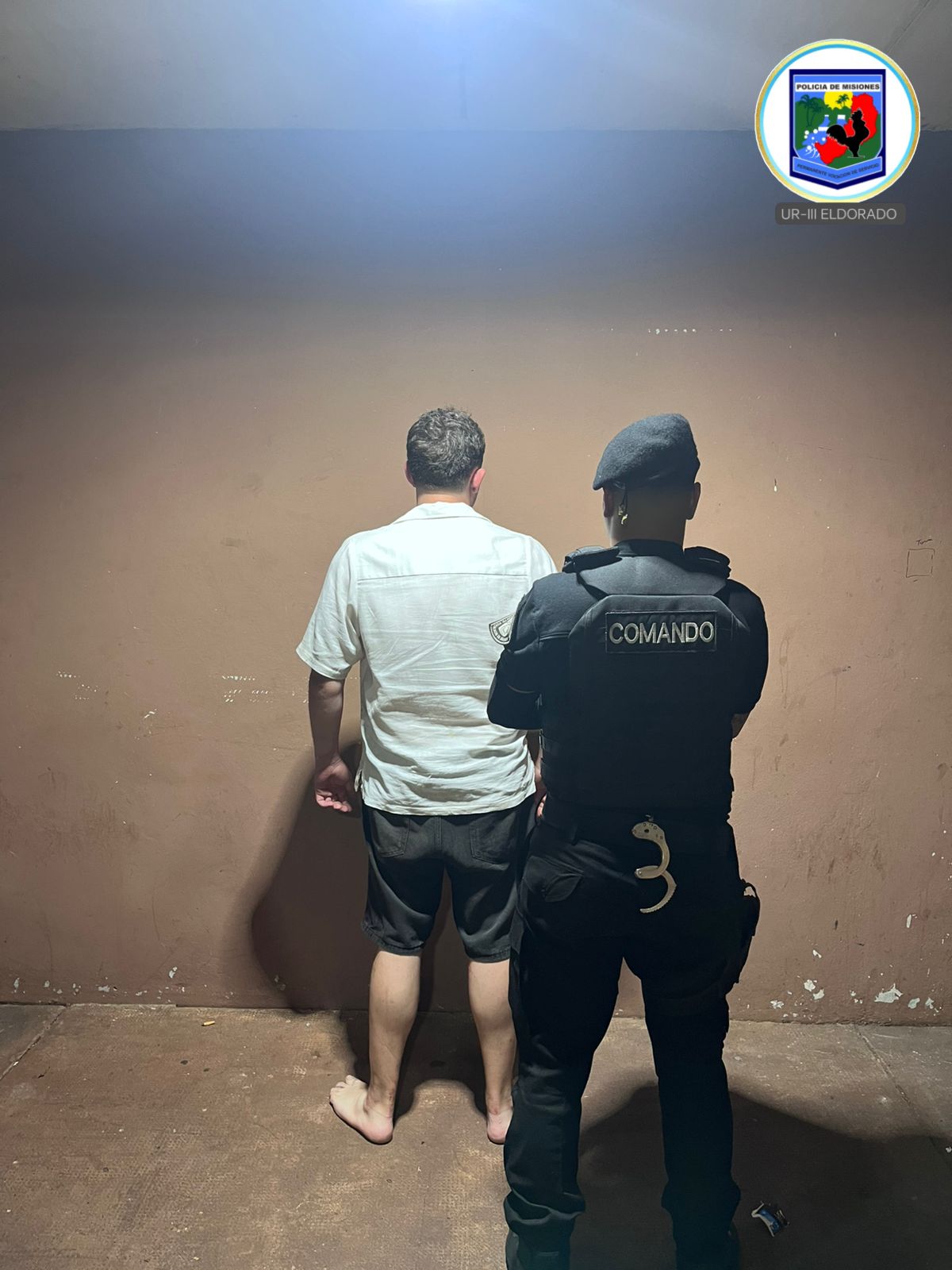 Un conductor alcoholizado chocó contra un auto estacionado y fue demorado en Eldorado 2