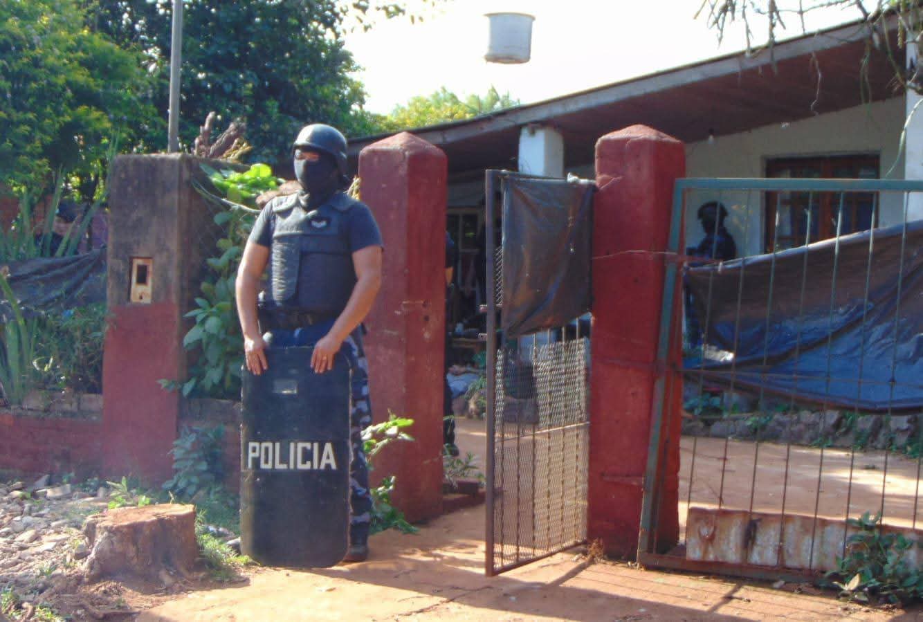 Allanamiento en Eldorado: secuestraron droga y seis personas fueron demoradas 2