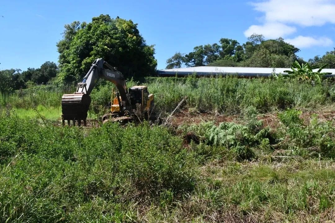 Realizan tareas de limpieza y mantenimiento de desagües en el barrio Itatí 2