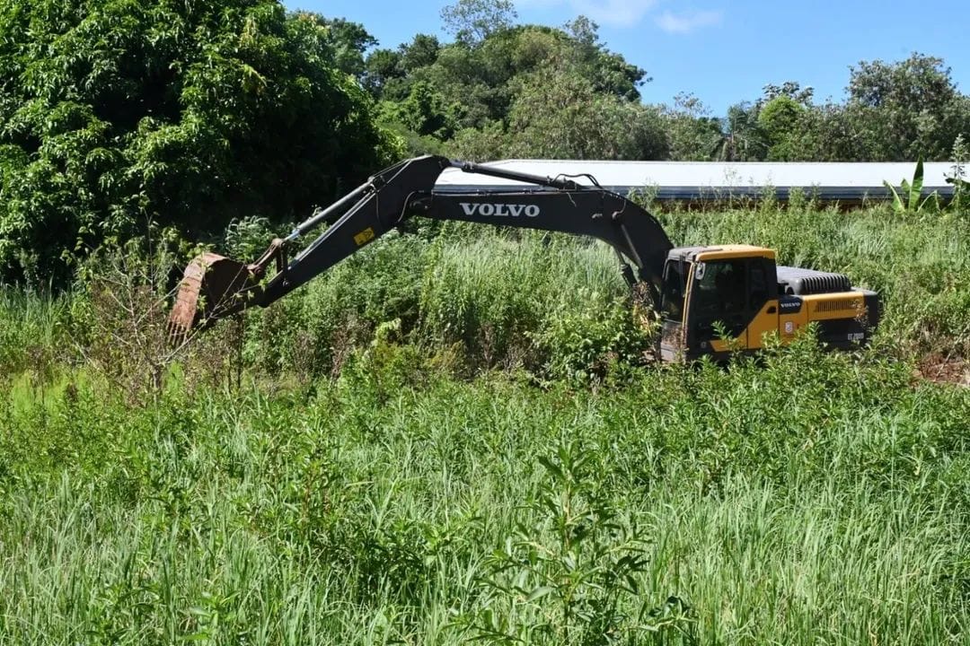 Realizan tareas de limpieza y mantenimiento de desagües en el barrio Itatí 3