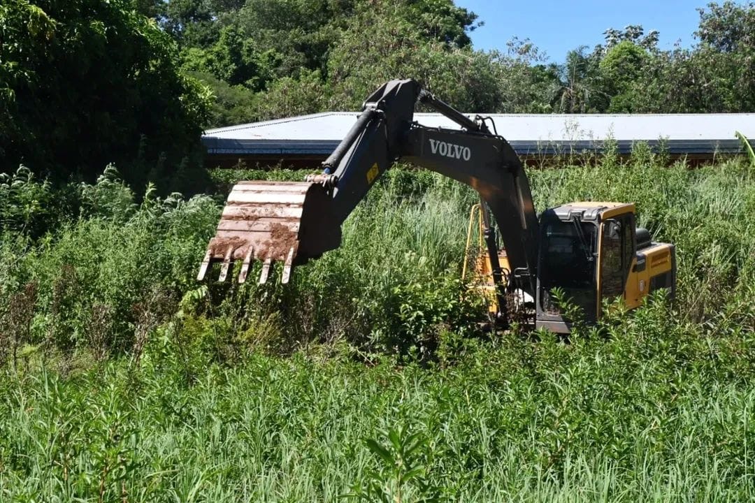 Realizan tareas de limpieza y mantenimiento de desagües en el barrio Itatí 4