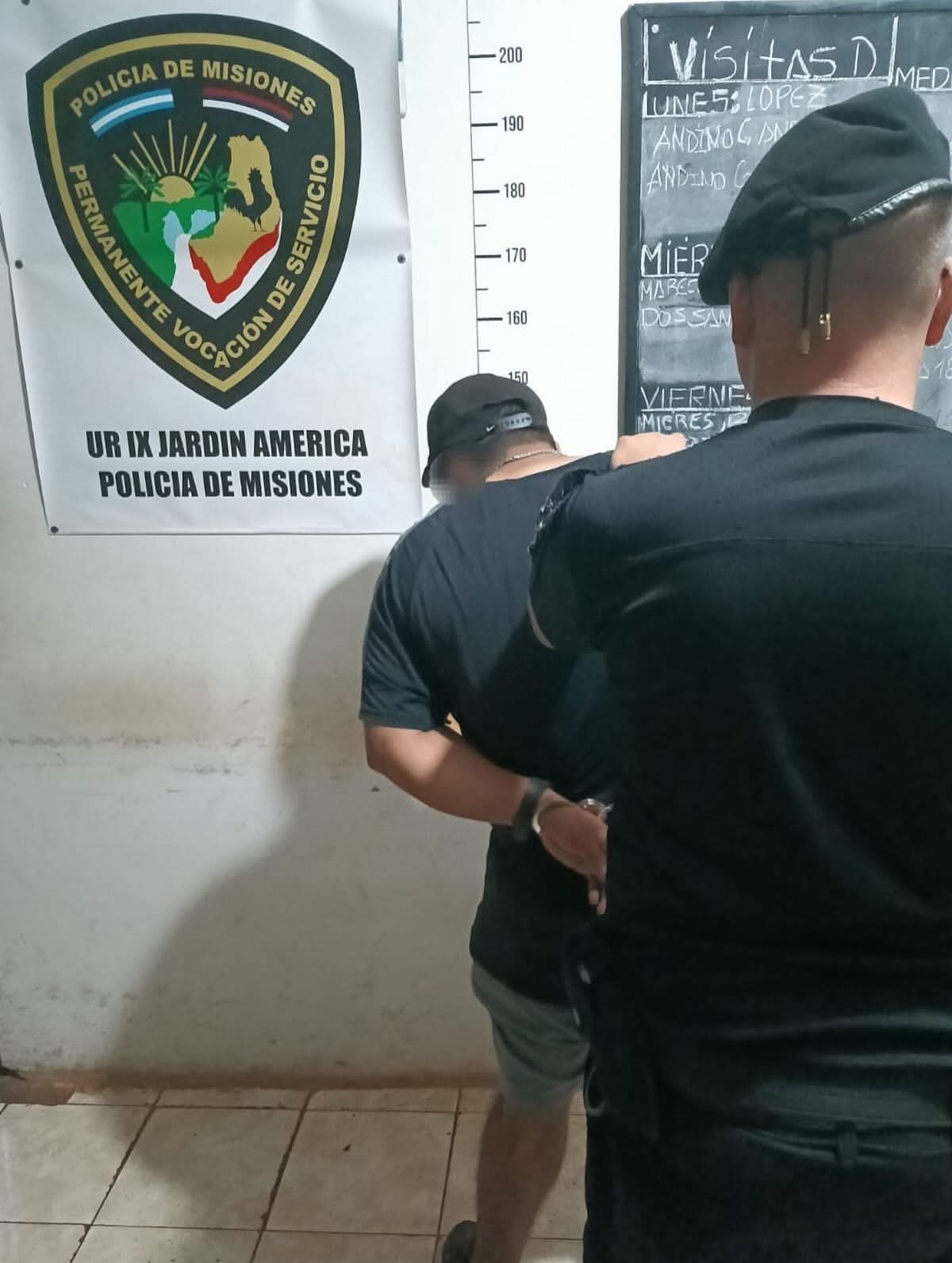 Amenazó a su pareja y a sus hijos con un arma casera y fue detenido en Jardín América