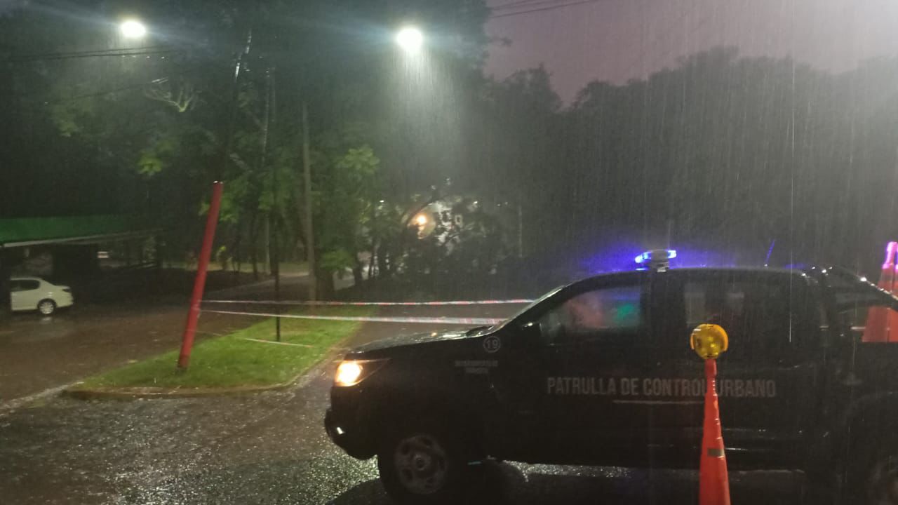 La Policía coordinó intervenciones en distintas localidades de Misiones afectadas por el temporal 4