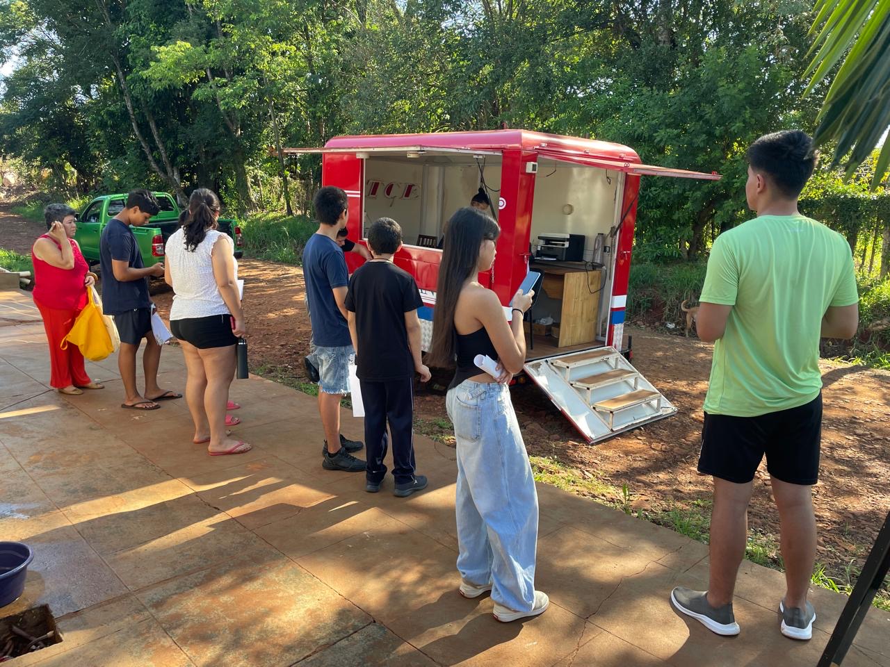 Actualización del BEEG en barrios de Eldorado: “Con la oficina móvil buscamos acercar la atención y reducir los tiempos de espera”