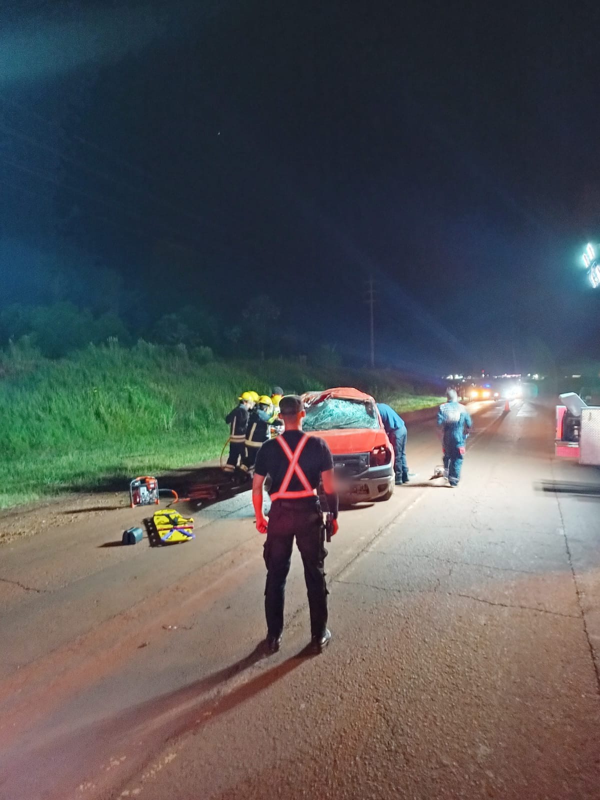 El conductor de una camioneta terminó hospitalizado tras despistar en Ruta Provincial 13  2
