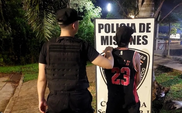 Posadas: detuvieron a un joven tras ser detectado por las cámaras del 911 cuando intentaba ingresar a un edificio 2