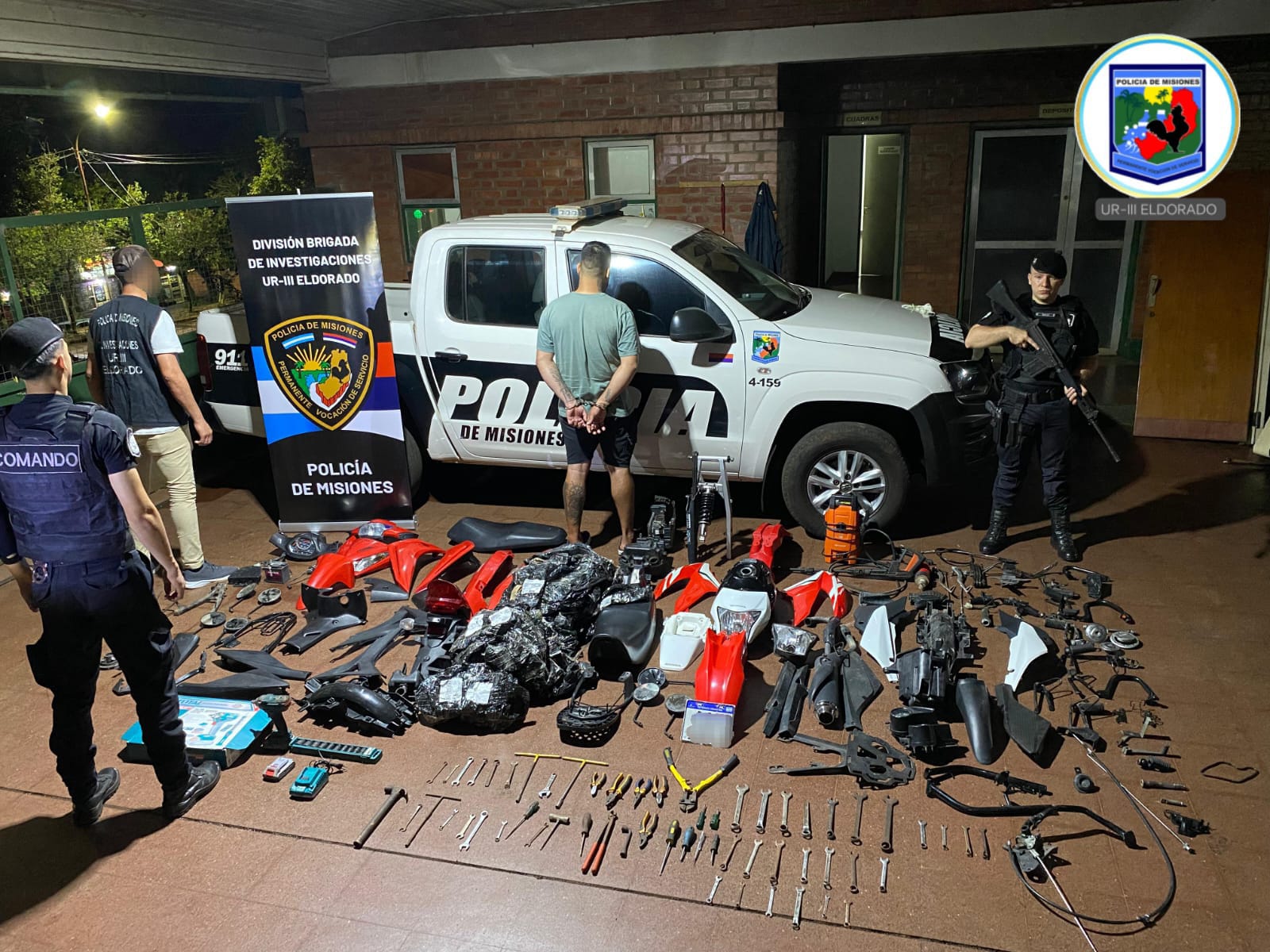 Detuvieron en Eldorado a un joven que desarmaba motos robadas y vendía las piezas por redes sociales