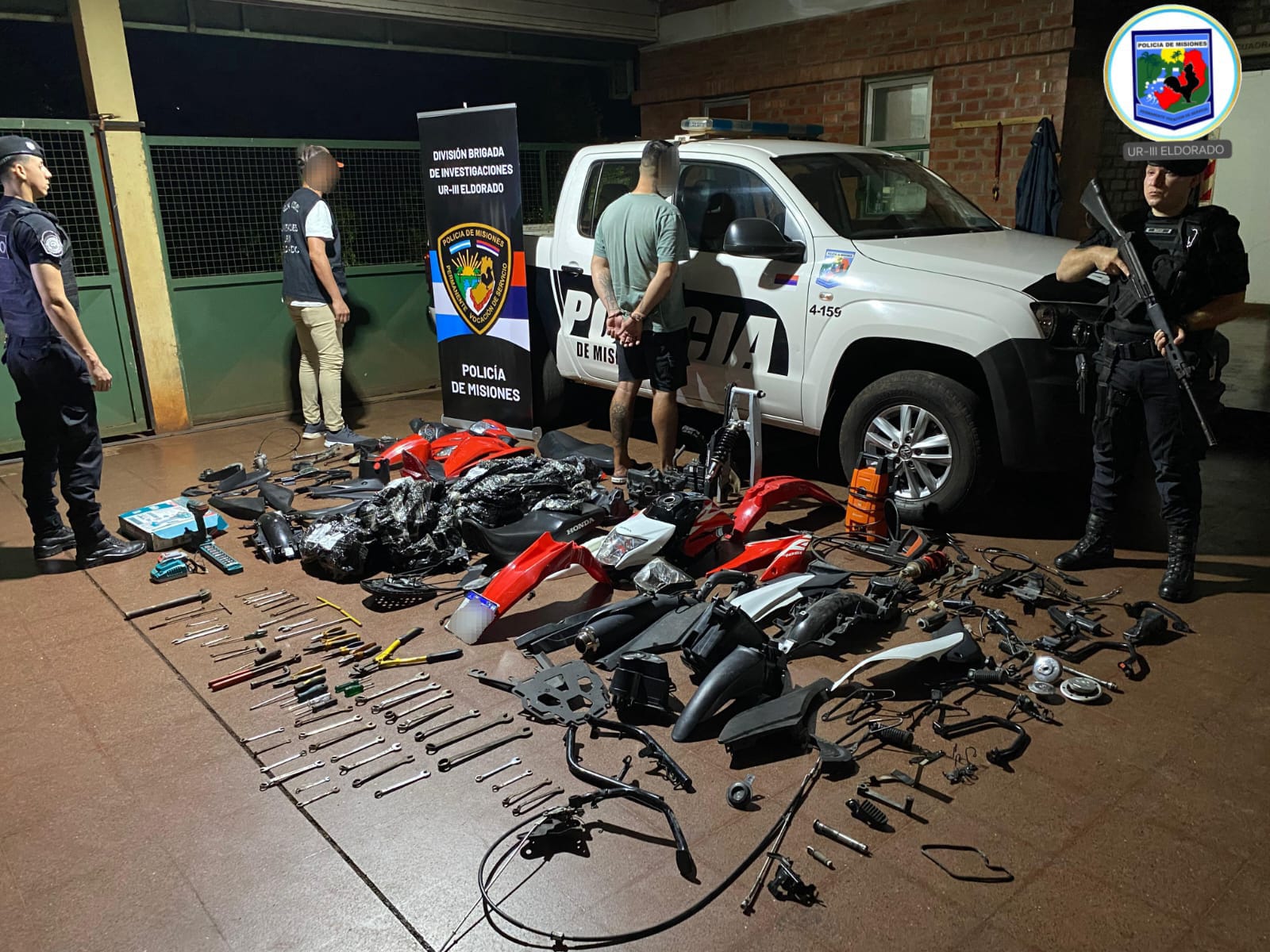 Detuvieron en Eldorado a un joven que desarmaba motos robadas y vendía las piezas por redes sociales 2