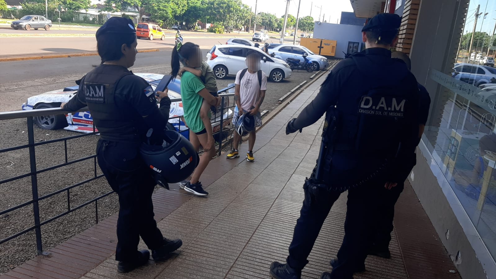 Mediante un rápido despliegue, la Policía  encontró sano y salvo a un niño extraviado en Posadas 2