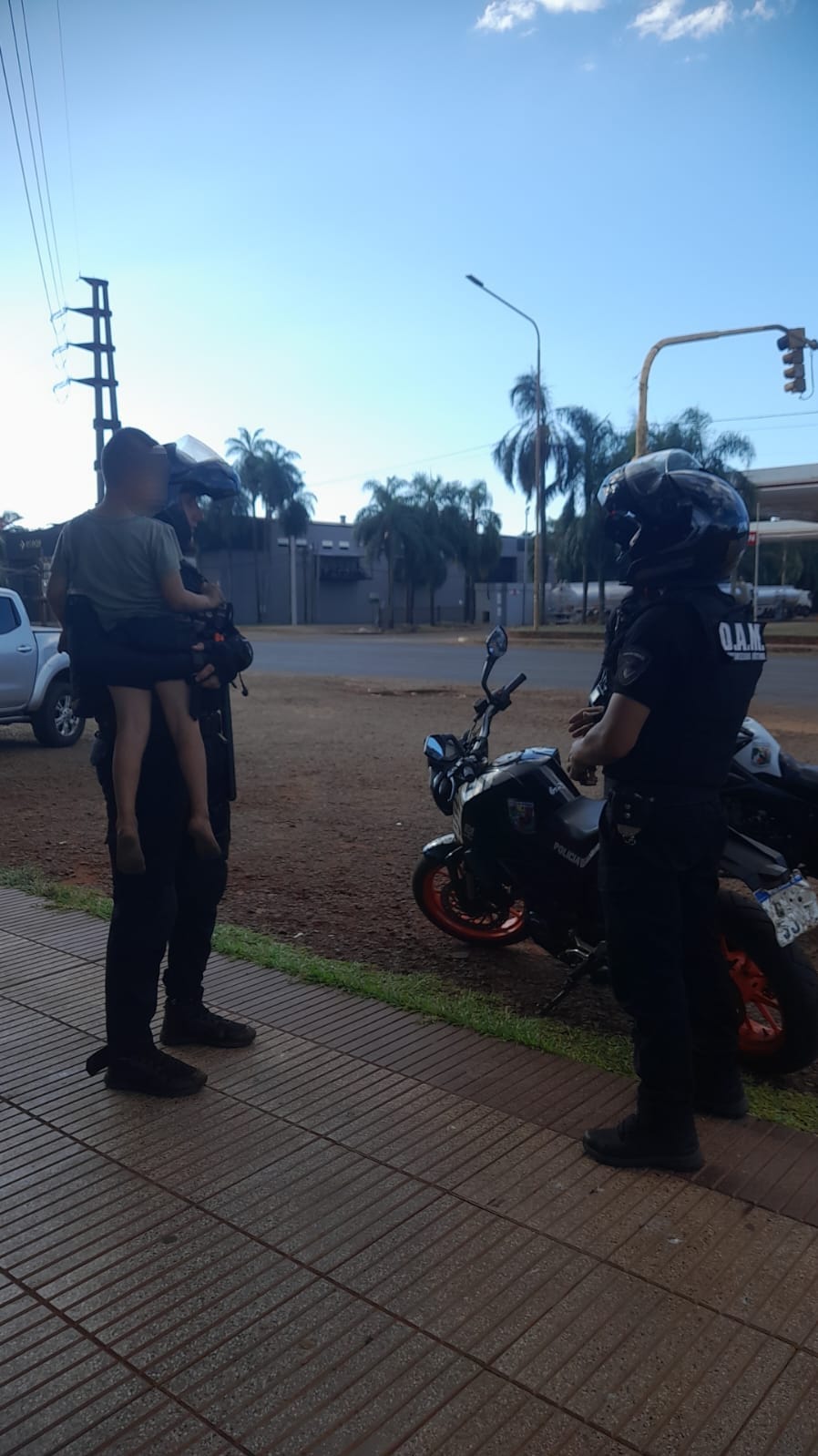 Mediante un rápido despliegue, la Policía  encontró sano y salvo a un niño extraviado en Posadas 3