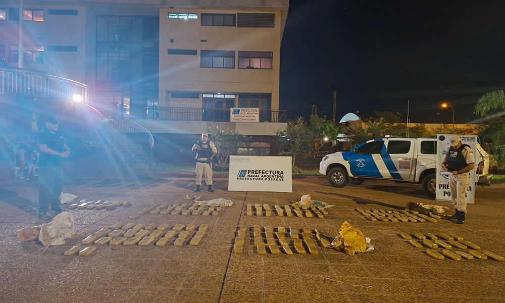 Golpe al narcotráfico en el Paraná: Prefectura incautó casi 140 kilos de marihuana en la costa de Garupá 2