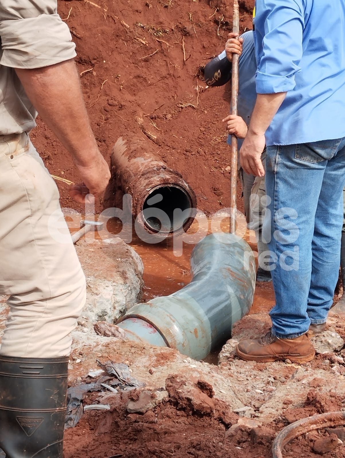 Comenzó el bombeo de agua a la red con un 30% de la presión en Eldorado