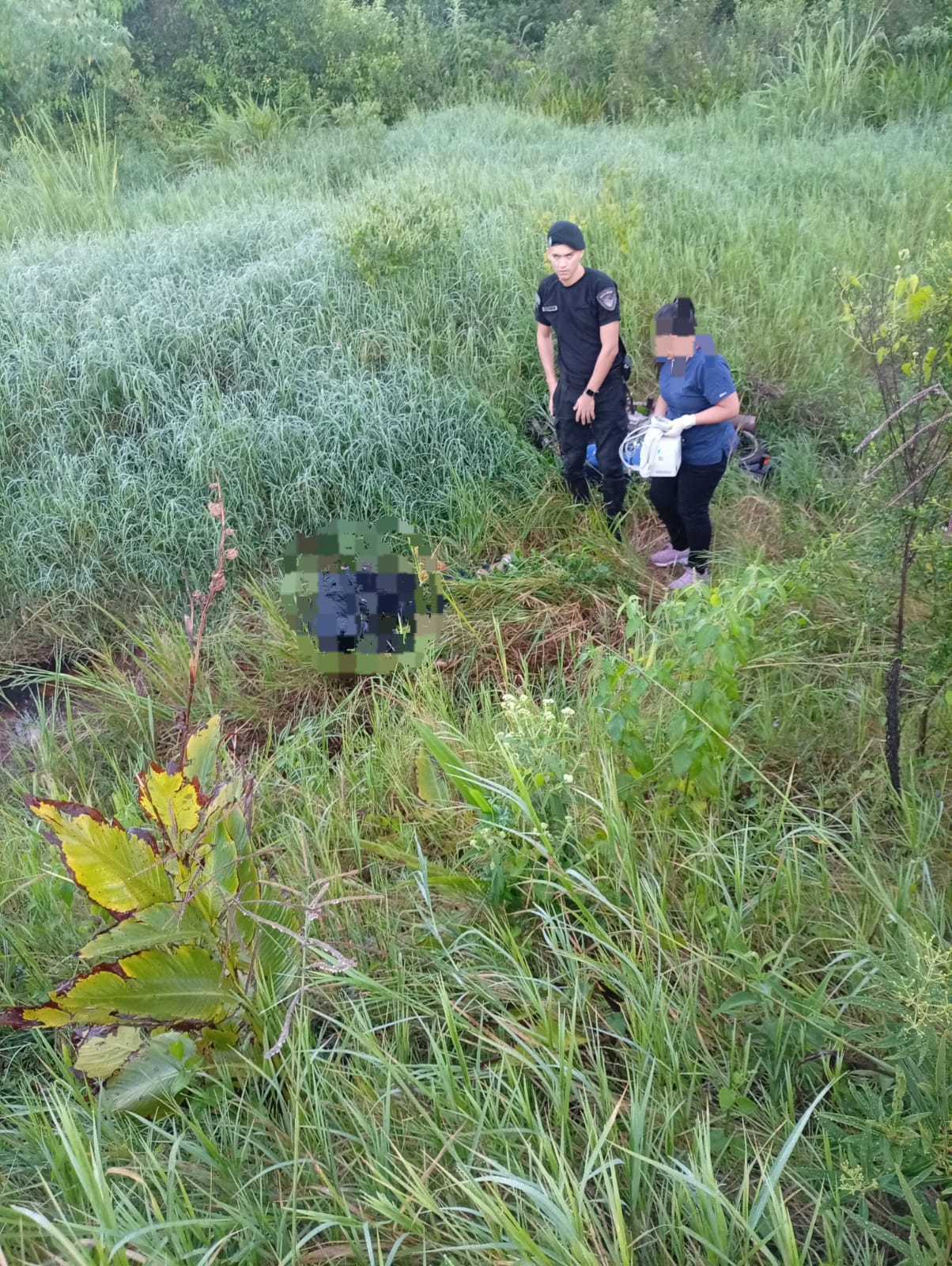 Una moto despistó sobre la Ruta 12 en Montecarlo: dos personas lesionadas