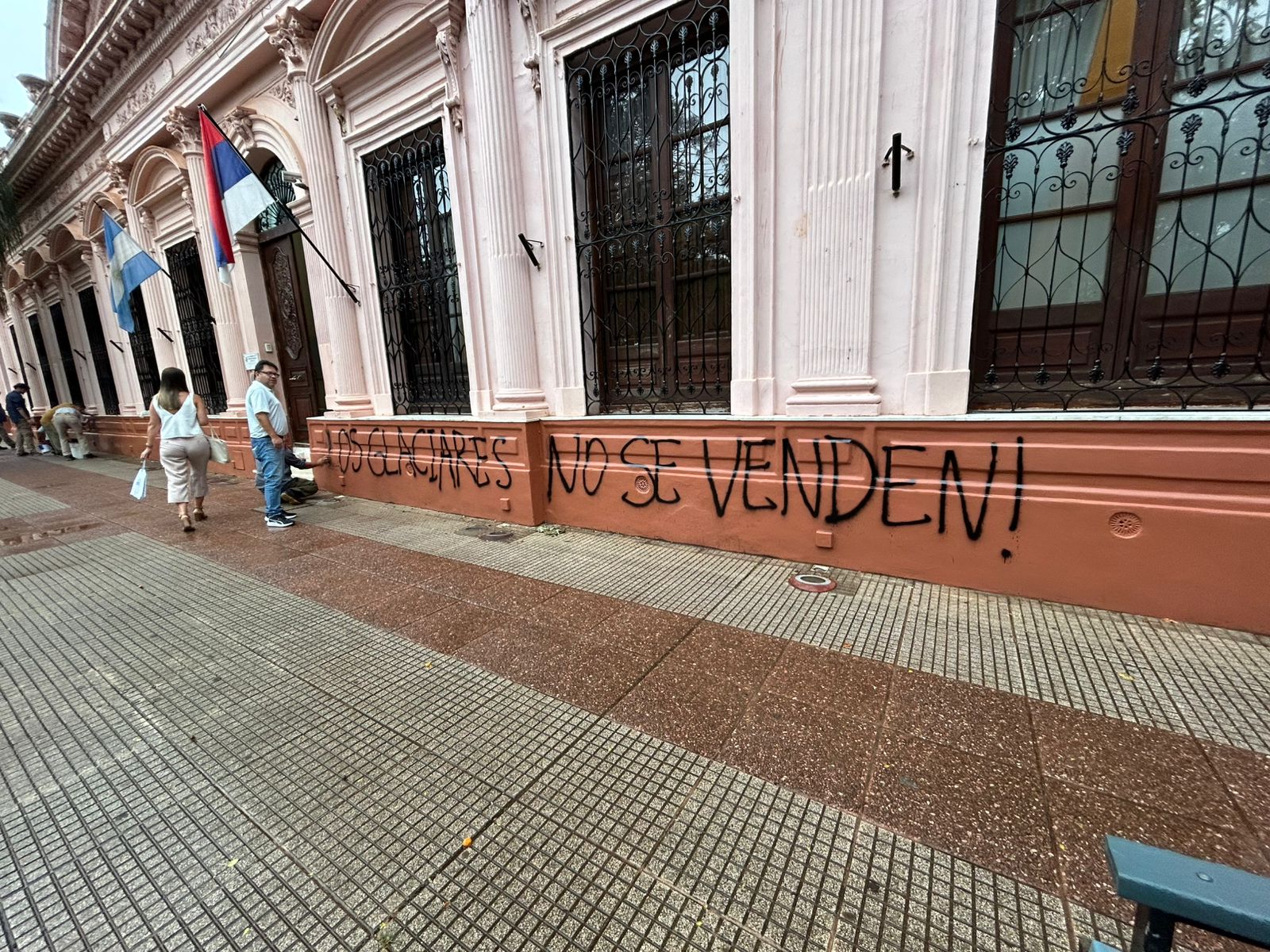 Vandalizaron la Legislatura y la Casa de Gobierno 2