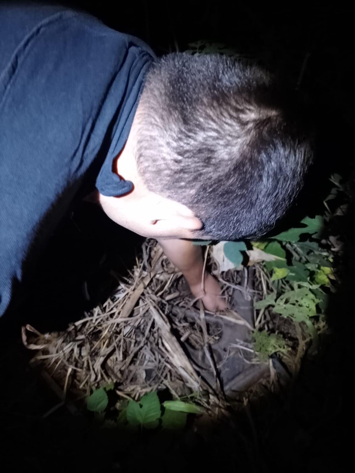 Amenazó a su pareja y a su hijo con un arma, huyó a los tiros y fue detenido en Pozo Azul 4