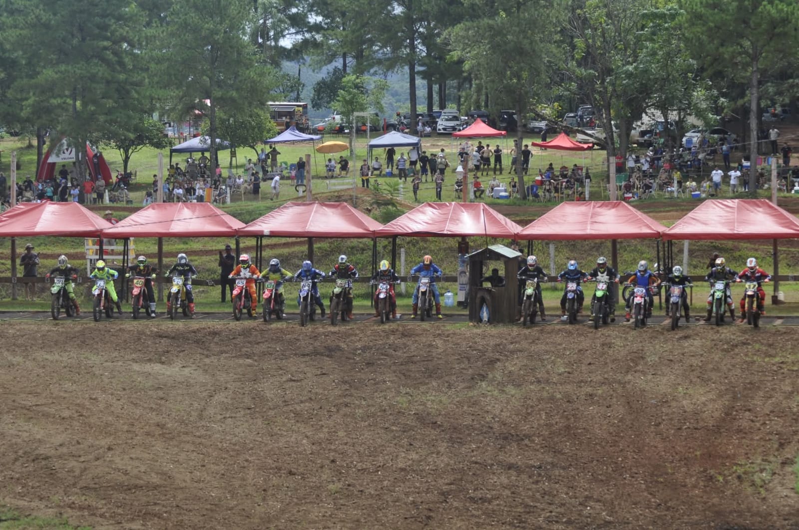 Con 90 pilotos y gran convocatoria, arrancó el Motocross del Nordeste en Eldorado 3