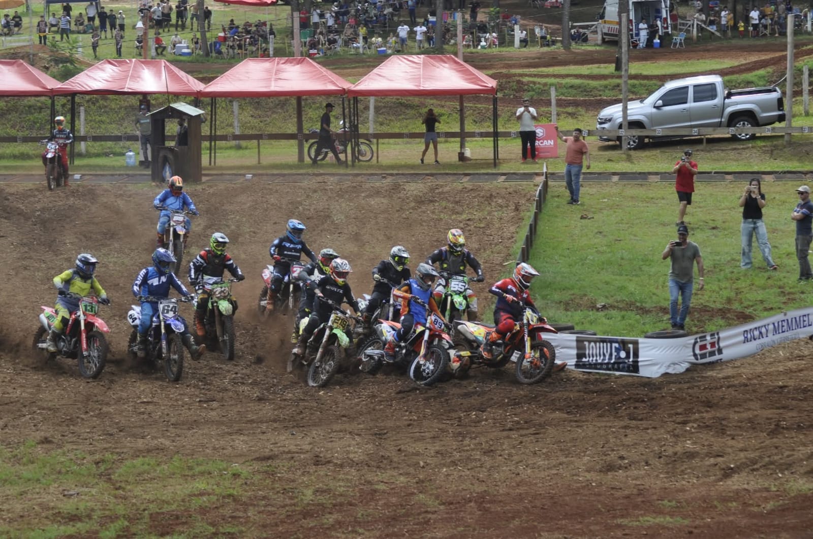 Con 90 pilotos y gran convocatoria, arrancó el Motocross del Nordeste en Eldorado 5