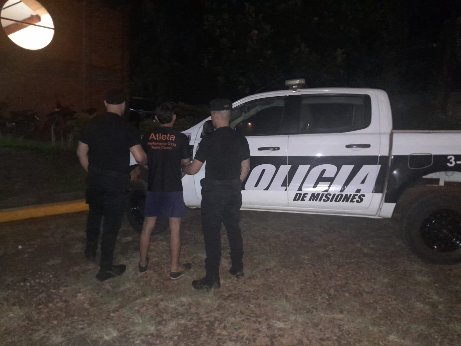 	Violento episodio en Alem: detenido tras dañar una vivienda y amenazar a un vecino