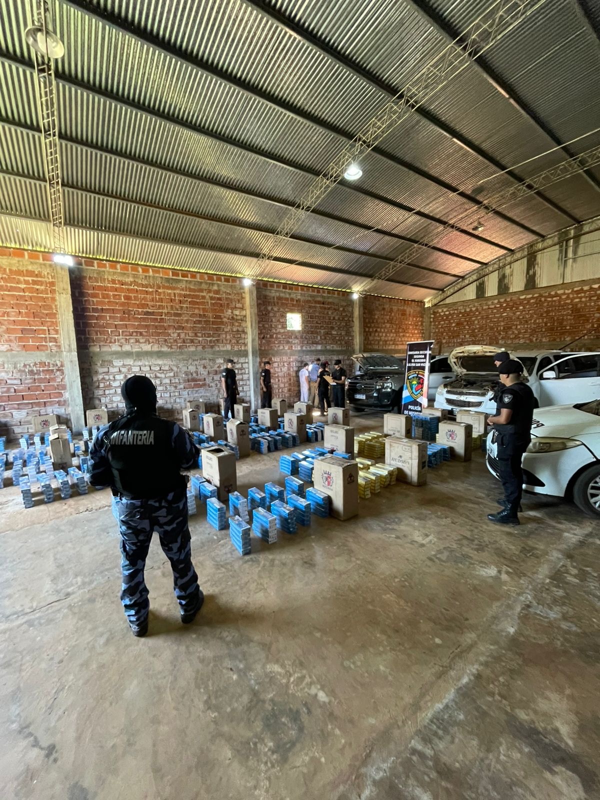 Operativo en Colonia Paraíso: secuestran contrabando millonario y demoran a tres implicados