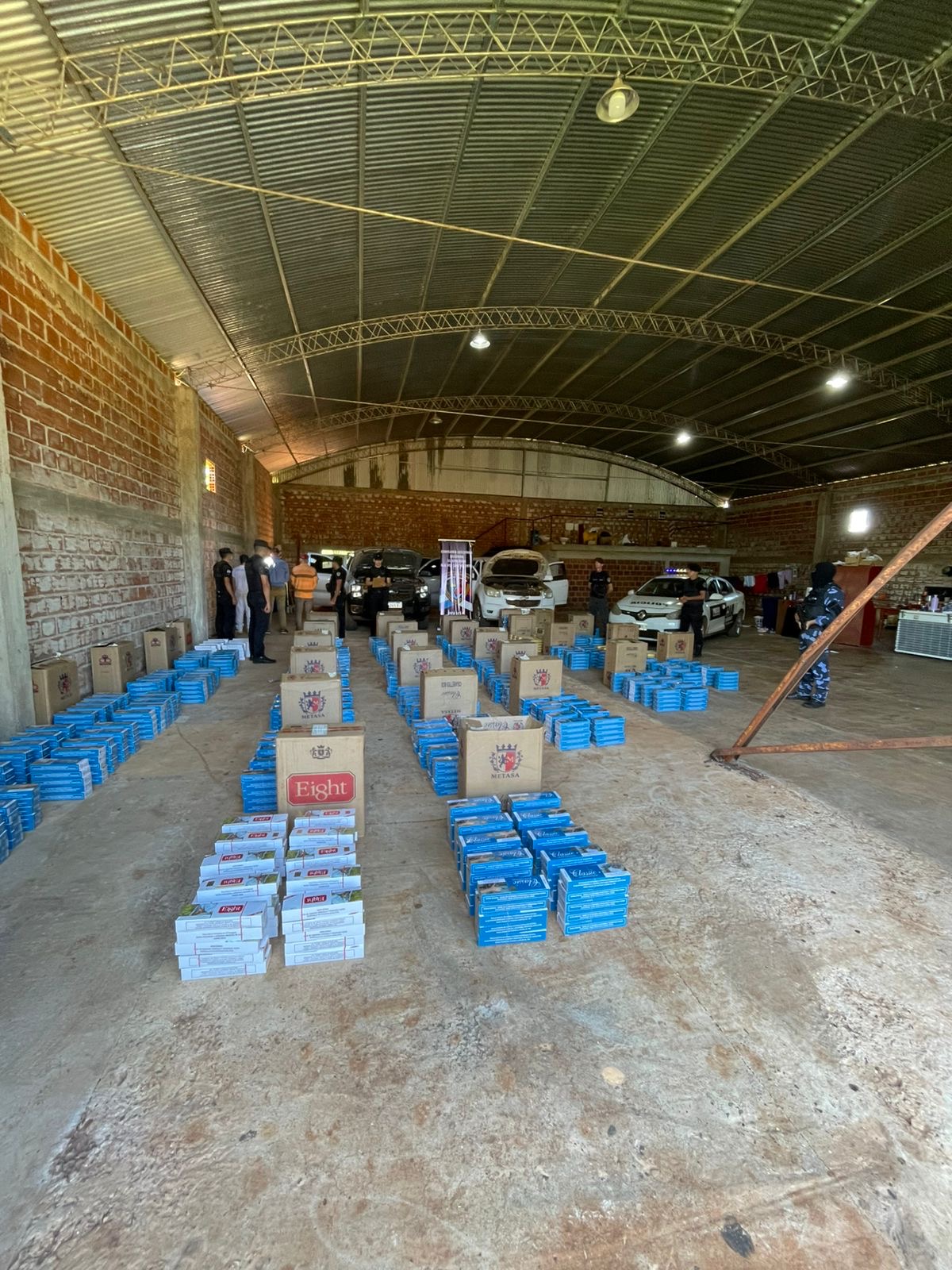 Operativo en Colonia Paraíso: secuestran contrabando millonario y demoran a tres implicados 2