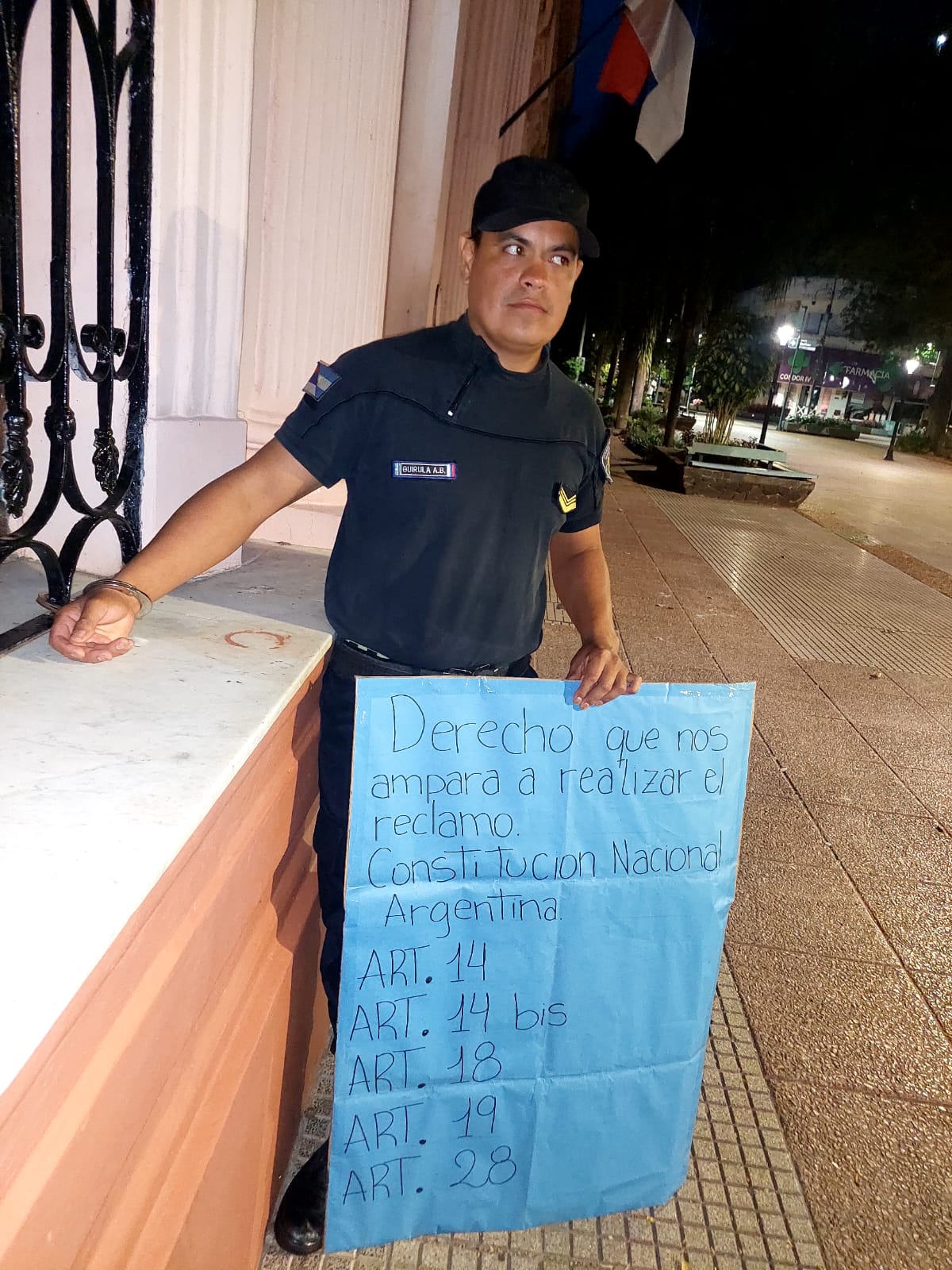 Diego Correa: “Vamos a permanecer esposados hasta que nos reincorporen de forma inmediata a la Policía” 2