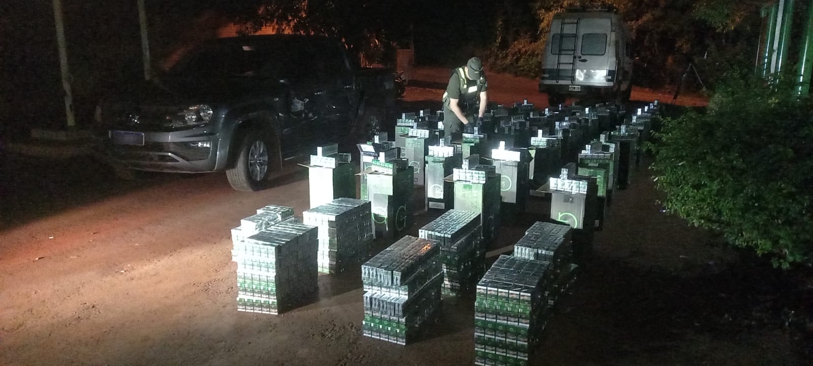 Tarumá: Gendarmería secuestró más de 25 mil paquetes de cigarrillos y una camioneta robada 2