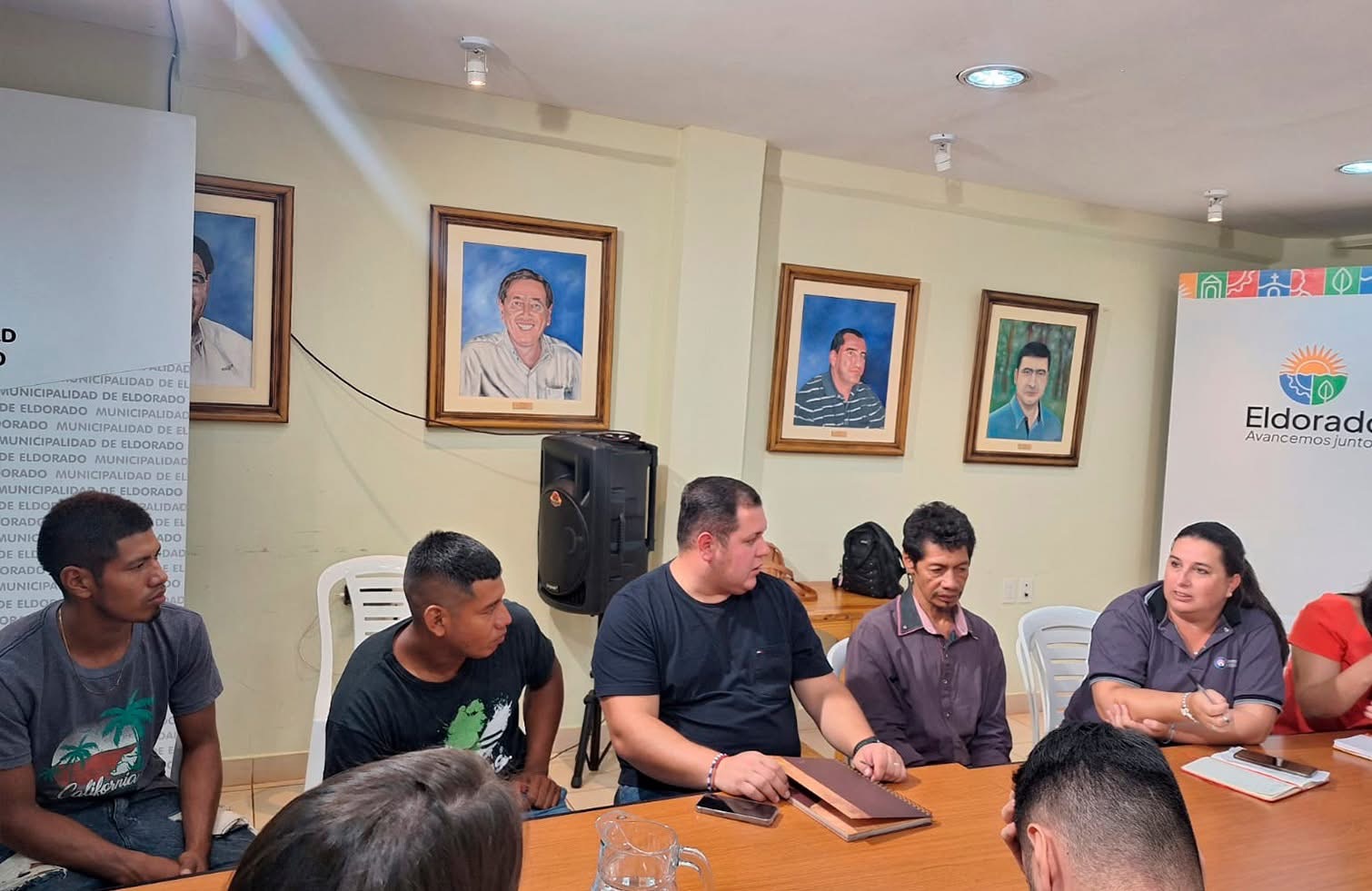 Buscan ordenar la presencia de comunidades mbya en Eldorado: “Queremos darles un lugar para vender sus artesanías” 2