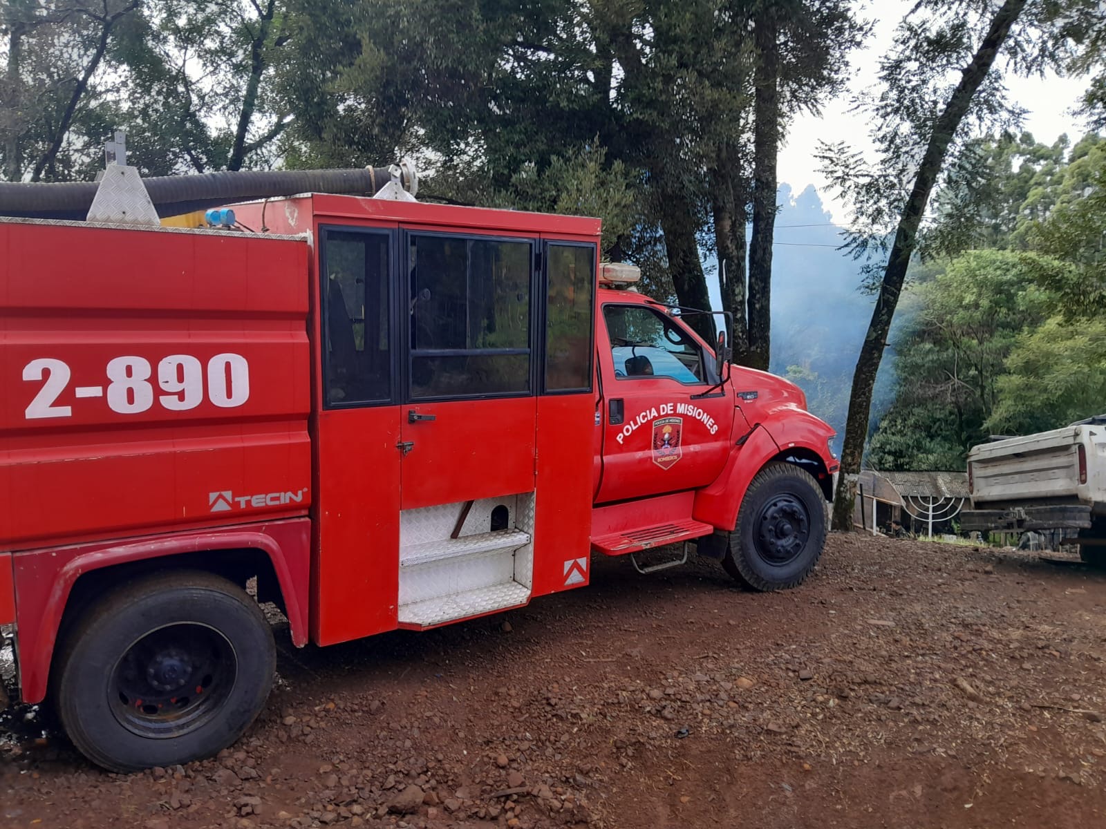 Incendio arrasó una vivienda y dejó a su propietario con quemaduras en Bernardo de Irigoyen 2
