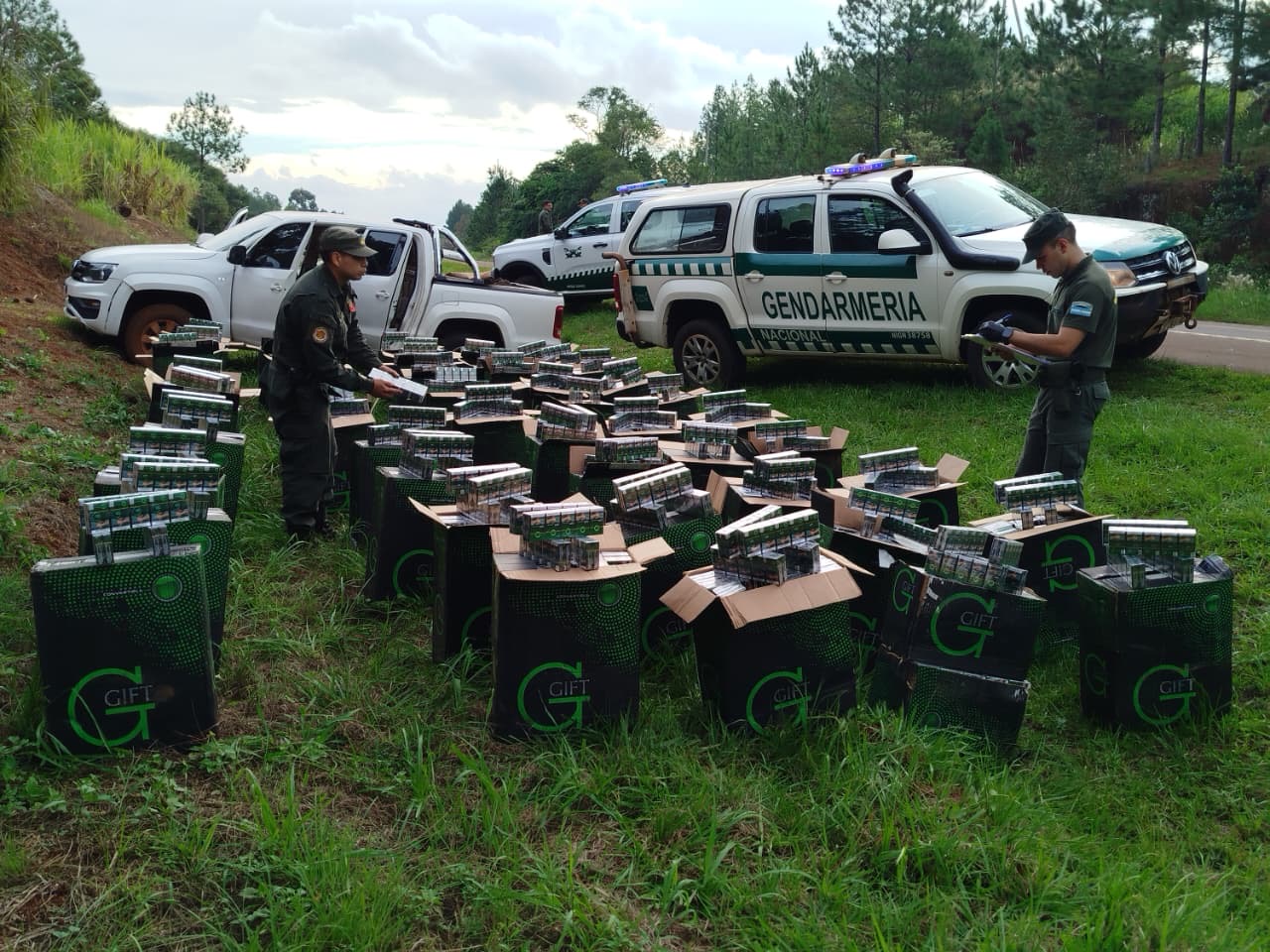 Golpe al contrabando en Misiones: secuestran más de 126 mil paquetes de cigarrillos y vehículos robados 2
