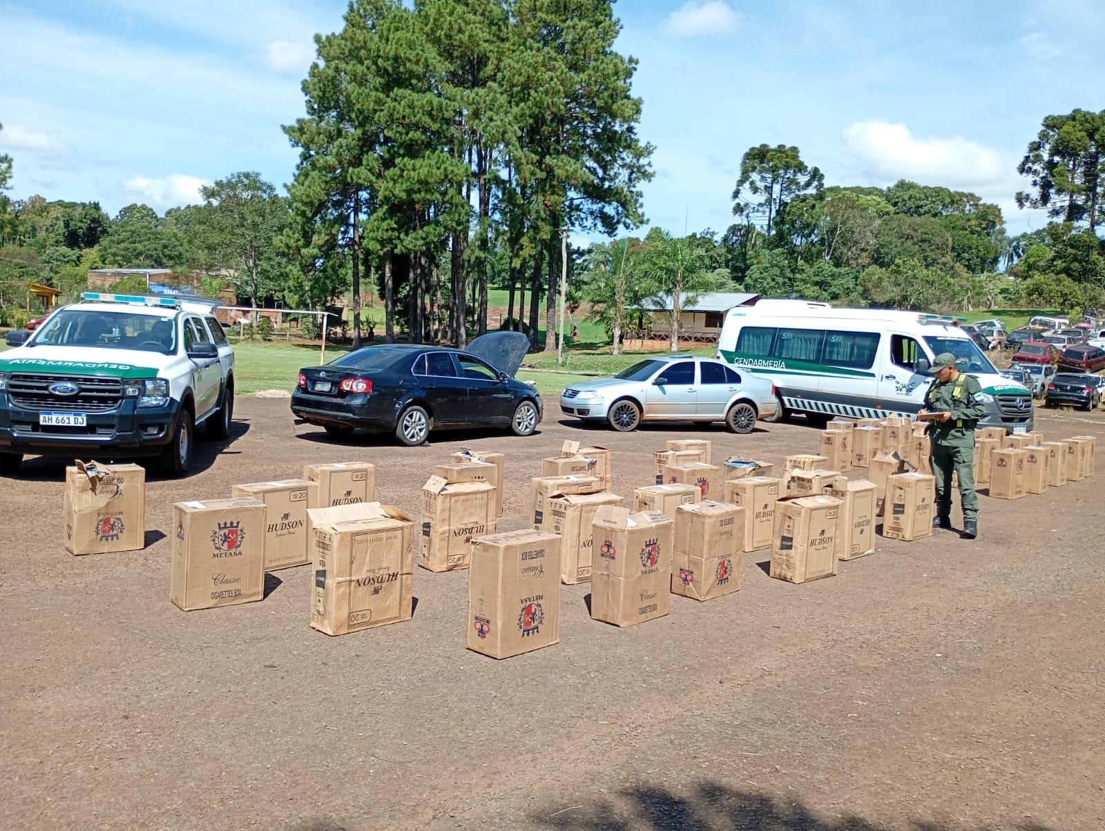 Golpe al contrabando en Misiones: secuestran más de 126 mil paquetes de cigarrillos y vehículos robados 3