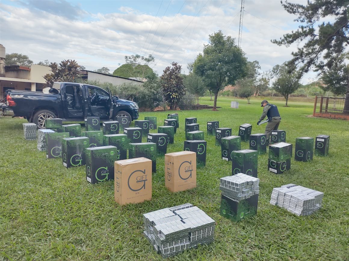 Abandonan una camioneta brasileña cargada con 19.500 atados de cigarrillos ilegales 2