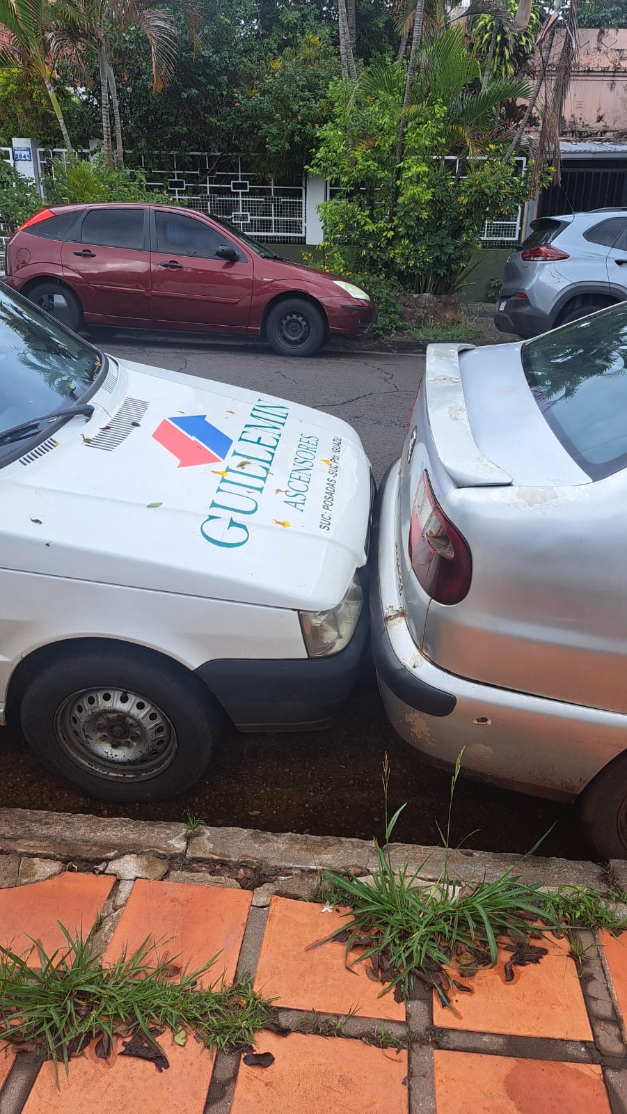 Choque en cadena en Posadas: cuatro vehículos dañados y sin heridos 2