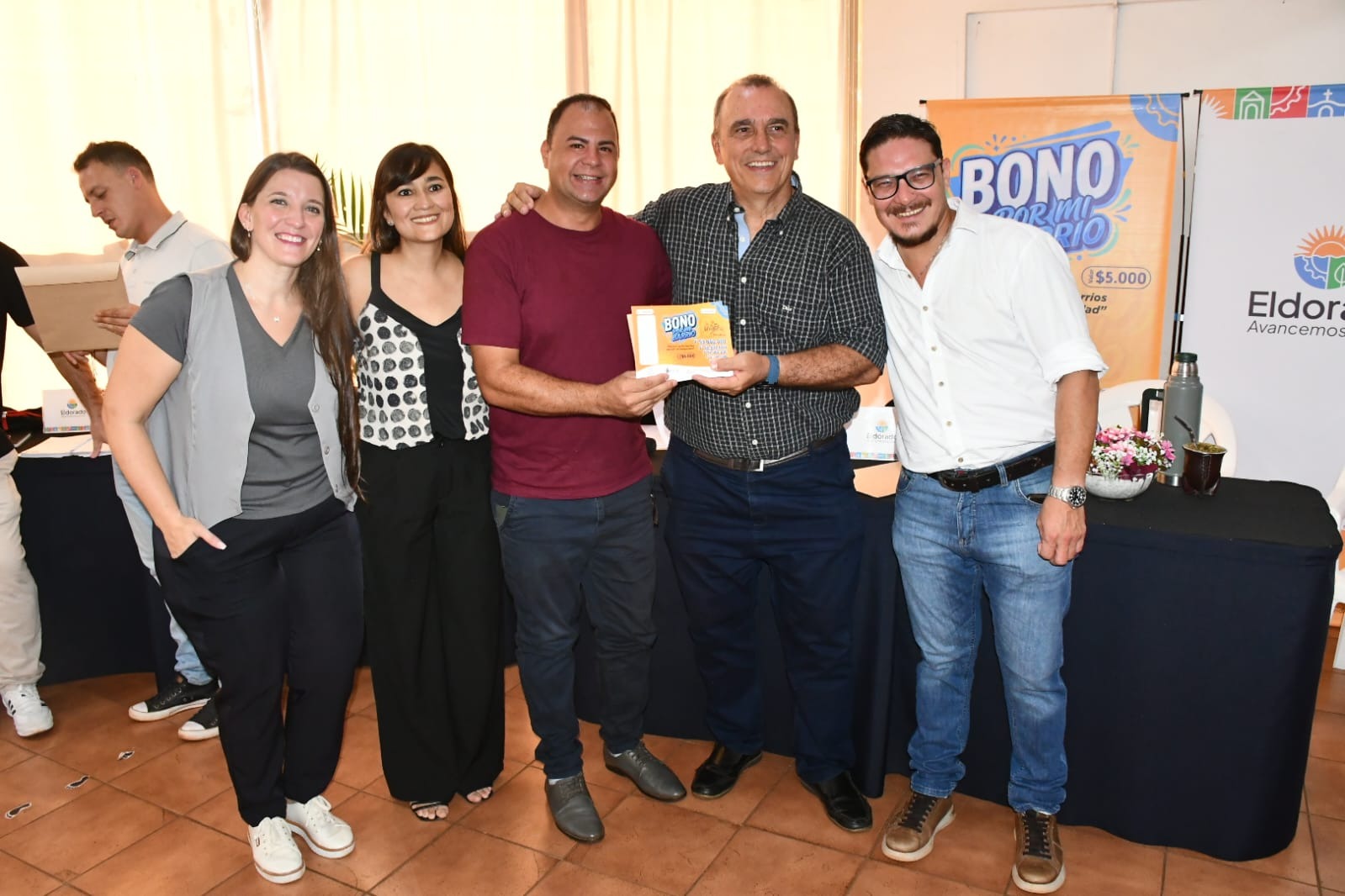 Comenzó la entrega de bonos del programa “Por mi Barrio” en Eldorado 2