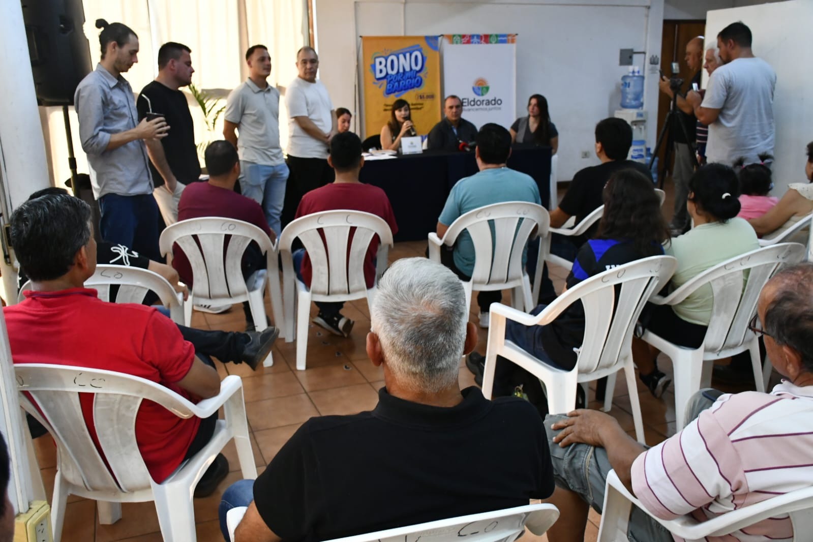 Comenzó la entrega de bonos del programa “Por mi Barrio” en Eldorado 5