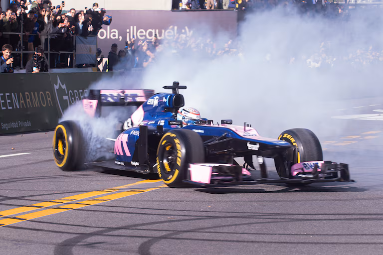 Histórica exhibición de Colapinto en Buenos Aires: frente a miles de fanáticos, corrió con el auto de Alpine y homenajeó a Fangio 2