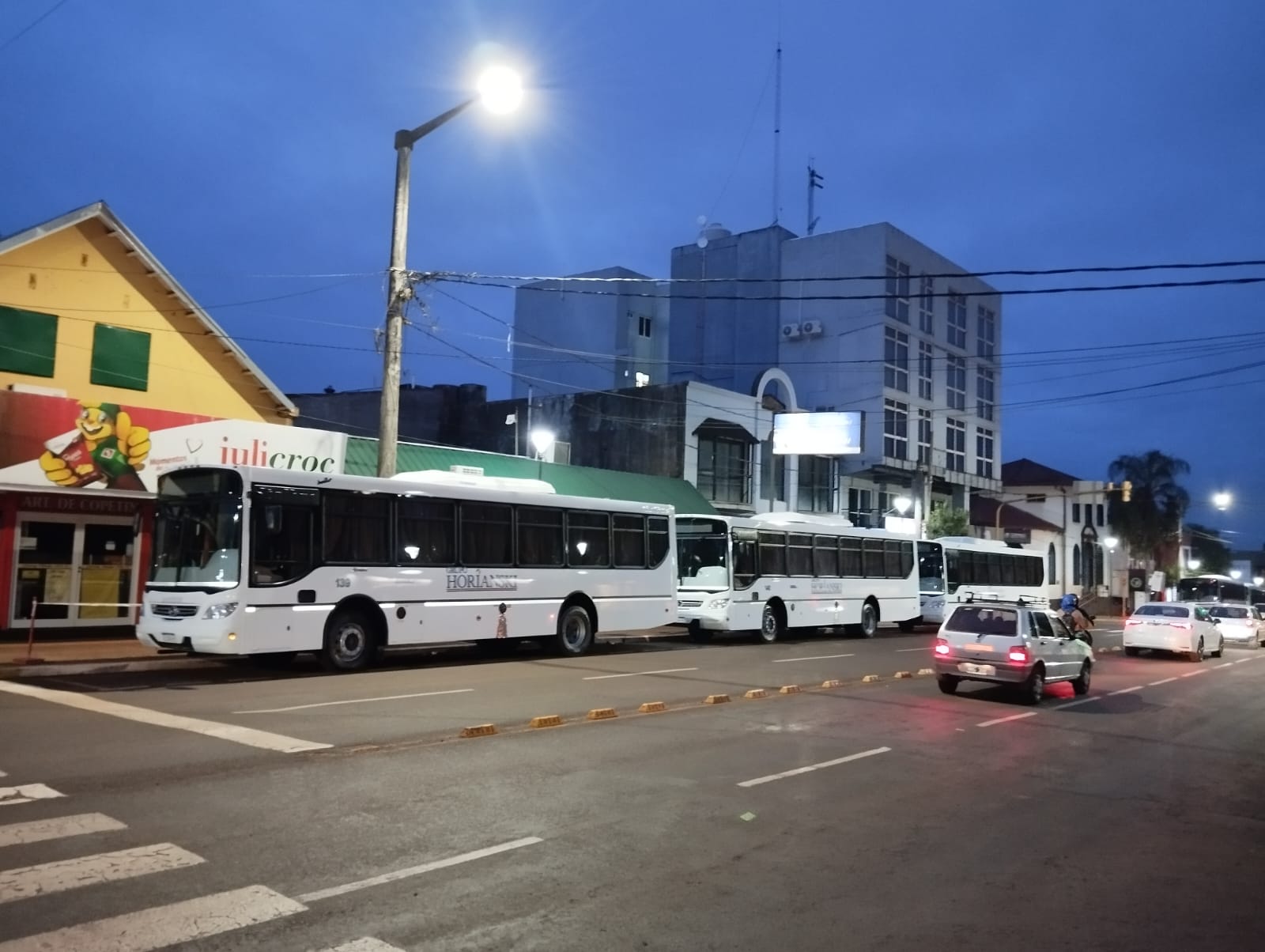 Kenia presenta 10 nuevas unidades del transporte urbano en Eldorado 4